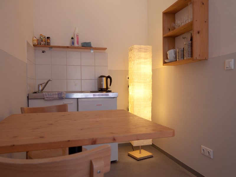 https://www.babelfish-hostel.de/media/Galeryrooms/008 double room studio.jpg